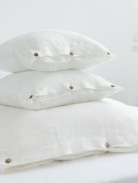 Linen Bedding Set with Coconut Buttons in Light Chestnut
