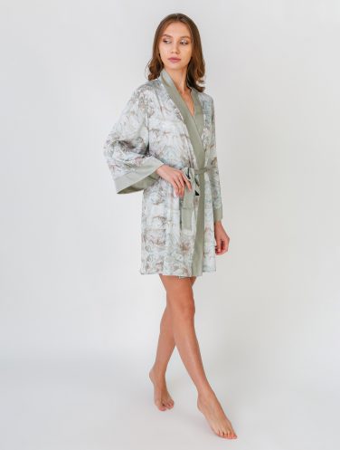 Avery robe